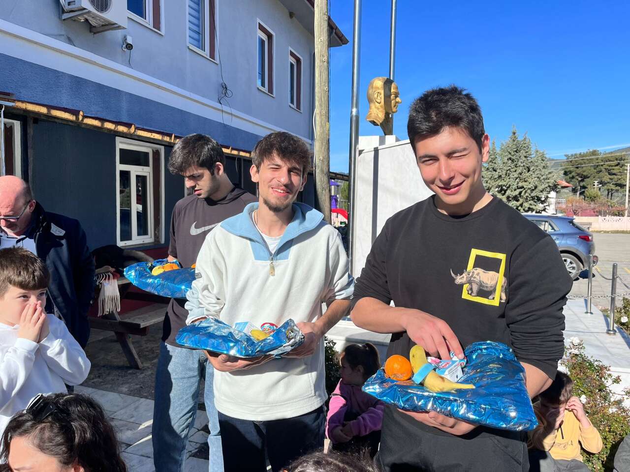 Bir Günlük Ziyaret, Uzun Süreli Umut 17